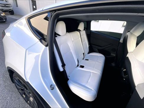 Used 2024 Tesla Model Y Performance image 18