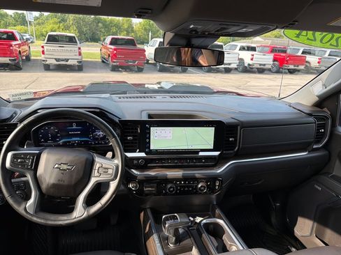 Used 2024 Chevrolet Silverado 1500 LT Trail Boss w/ LT Trail Boss Premium Package AWD/4WD image 24