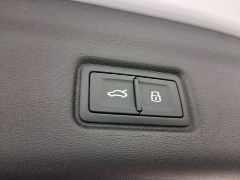 Used 2025 Audi Q6 e-tron Premium Plus image 28