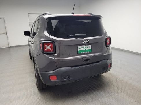 Used 2018 Jeep Renegade Latitude FWD image 6