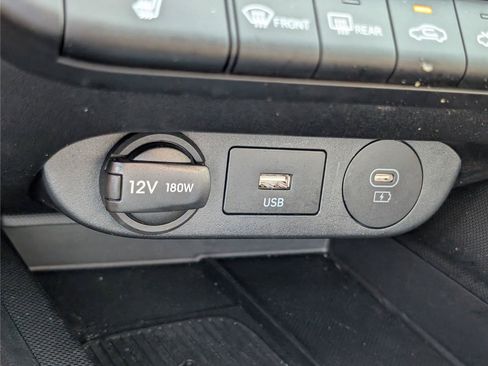 Used 2025 Hyundai Elantra Limited FWD image 26