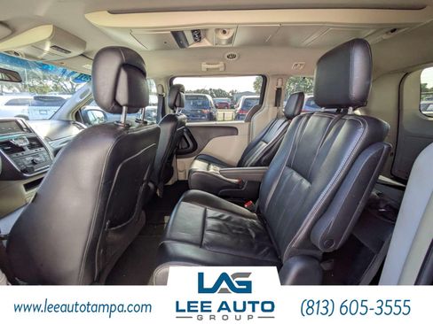 Used 2014 Chrysler Town & Country Touring FWD image 12