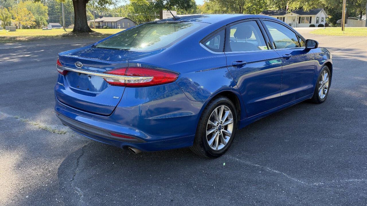 Used 2017 Ford Fusion SE w/ Fusion SE Technology Package FWD image 8