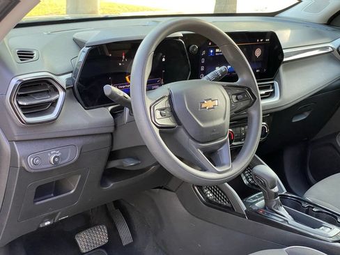 Used 2025 Chevrolet TrailBlazer LT FWD image 10