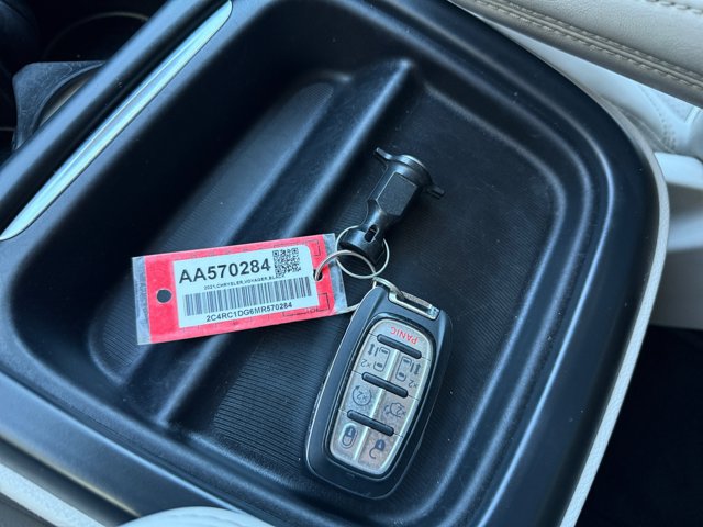 Used 2021 Chrysler Voyager Lxi FWD image 16