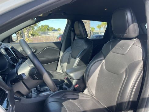 Used 2019 Jeep Cherokee High Altitude image 2
