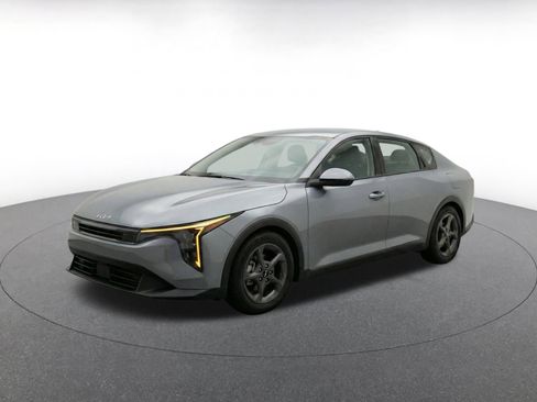 Used 2025 Kia K4 FWD image 3