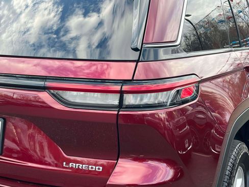 Used 2023 Jeep Grand Cherokee Laredo w/ Luxury Tech Group I image 8