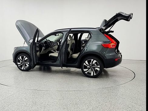 New 2026 Volvo XC40 B5 Plus w/ Climate Package AWD/4WD image 12