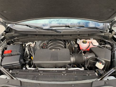 Used 2025 Chevrolet Suburban Z71 image 10