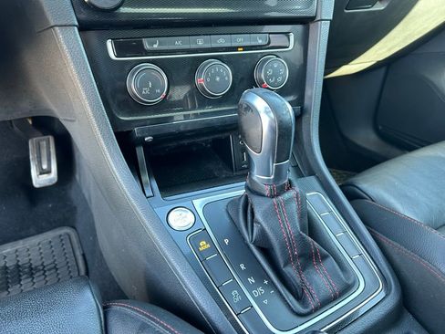 Used 2017 Volkswagen GTI SE image 21