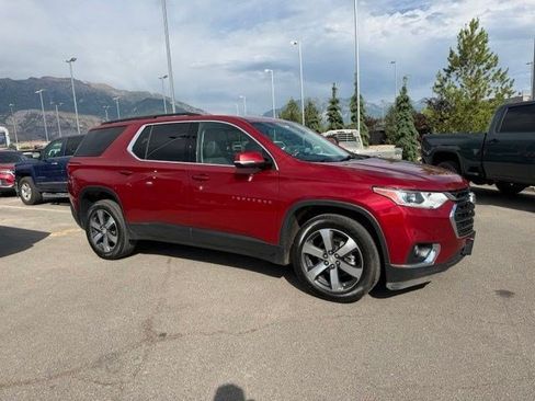 Used 2020 Chevrolet Traverse LT w/ LT Premium Package AWD/4WD image 3