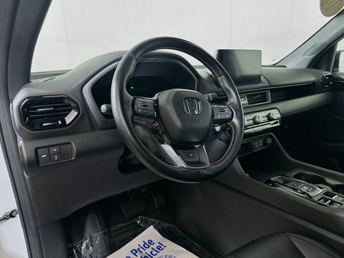 Used 2023 Honda Pilot TrailSport image 9