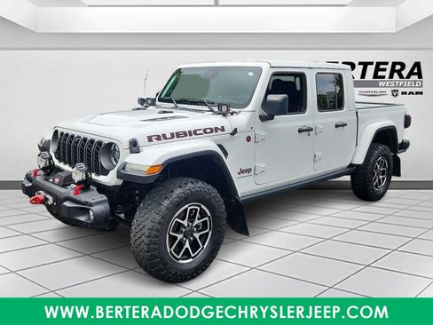 Used 2024 Jeep Gladiator Rubicon AWD/4WD image 3