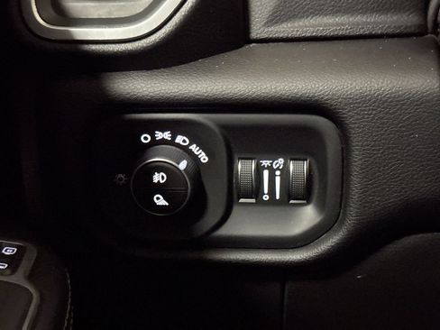 Used 2024 RAM 2500 Laramie AWD/4WD image 19