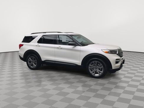 Certified 2021 Ford Explorer XLT w/ Equipment Group 202A AWD/4WD image 44