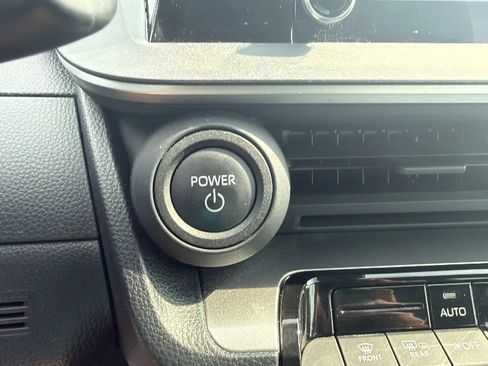 Used 2025 Toyota Prius LE FWD image 20