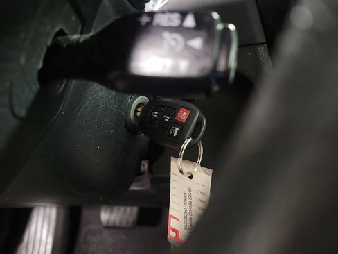 Used 2014 Toyota Corolla LE FWD image 18