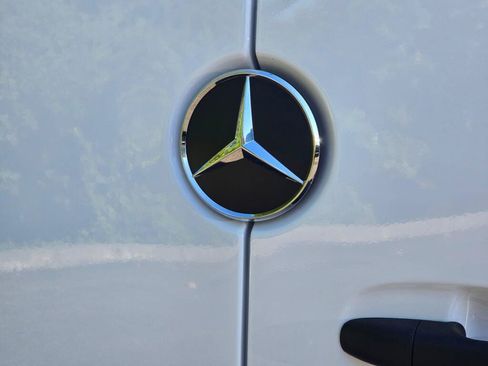 New 2025 Mercedes-Benz eSprinter 170 Cargo image 13