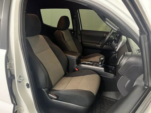 Used 2021 Toyota Tacoma TRD Off-Road image 21