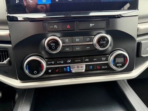 Used 2024 Ford Expedition XLT image 14