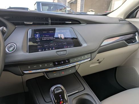 Used 2023 Cadillac XT4 Luxury w/ Driver Awareness Package image 16