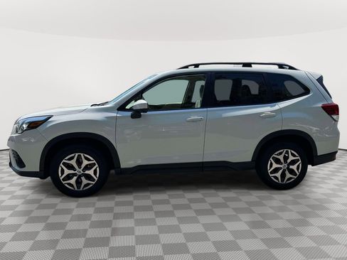 Used 2023 Subaru Forester Premium AWD/4WD image 5