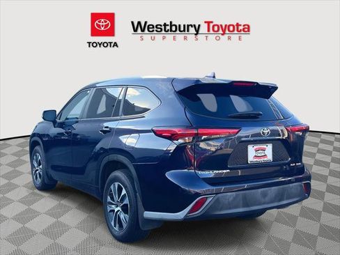 Certified 2023 Toyota Highlander XLE image 6