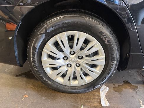 Used 2014 Toyota Camry LE FWD image 27