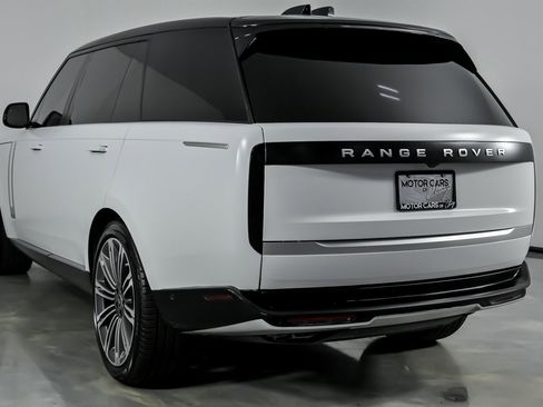 Used 2024 Land Rover Range Rover Long Wheelbase Autobiography image 10