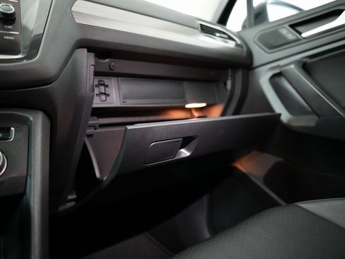 Used 2021 Volkswagen Tiguan SE w/ Panoramic Sunroof Package image 52