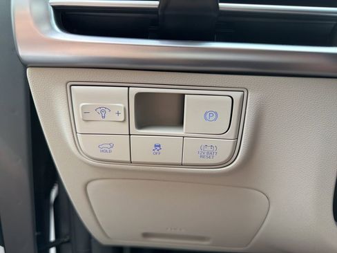 Used 2025 Hyundai Tucson Limited AWD/4WD image 18
