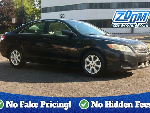 Used 2011 Toyota Camry LE w/ LE Extra-Value Pkg FWD image 1