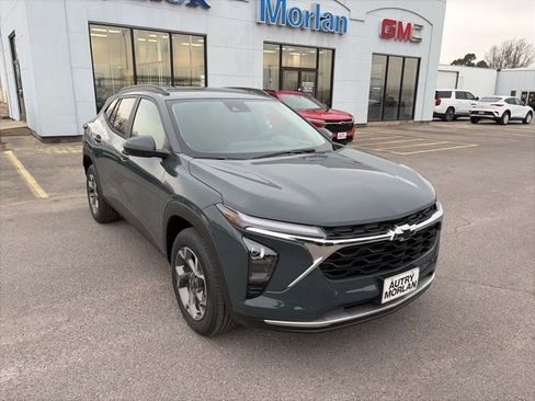 New 2026 Chevrolet Trax LT w/ Sunroof Package image 8