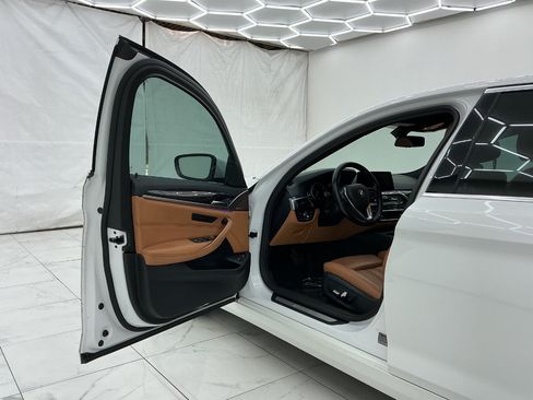 Used 2018 BMW 530e RWD image 16