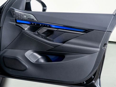 Used 2025 BMW M5 w/ Executive Package image 50