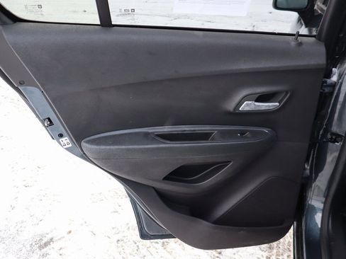 Used 2022 Chevrolet Trax LT w/ LT Convenience Package image 25