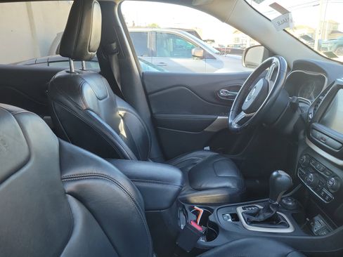 Used 2018 Jeep Cherokee Limited AWD/4WD image 9
