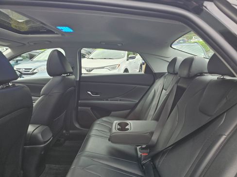 Used 2023 Hyundai Elantra Limited FWD image 18