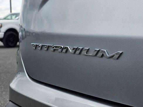 Used 2022 Ford Edge Titanium AWD/4WD image 16