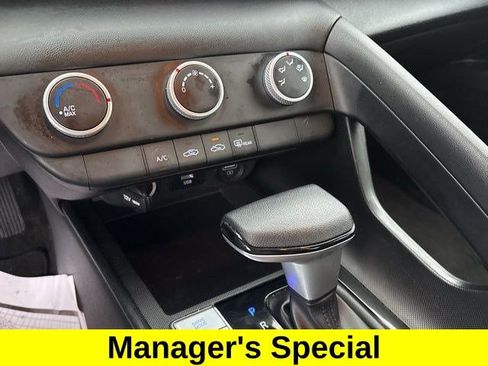 Used 2023 Hyundai Elantra SE image 23