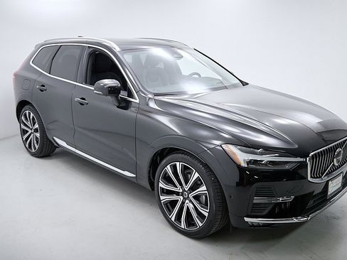 Certified 2023 Volvo XC60 B6 Ultimate w/ Protection Package Premier image 4