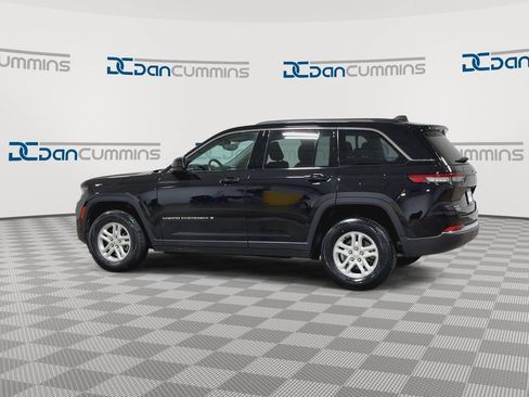 Used 2023 Jeep Grand Cherokee Laredo AWD/4WD image 7