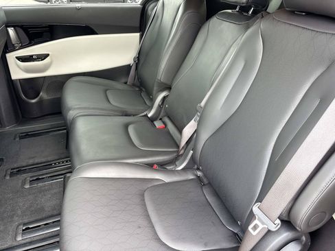 Used 2023 Kia Carnival SX FWD image 31