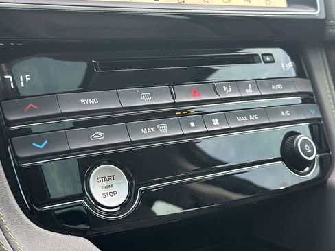 Used 2018 Jaguar F-PACE R-Sport image 21