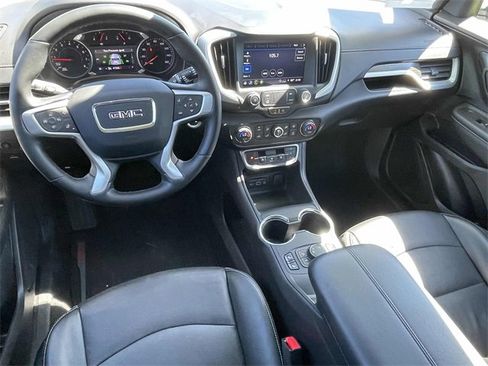 Used 2024 GMC Terrain SLT image 2