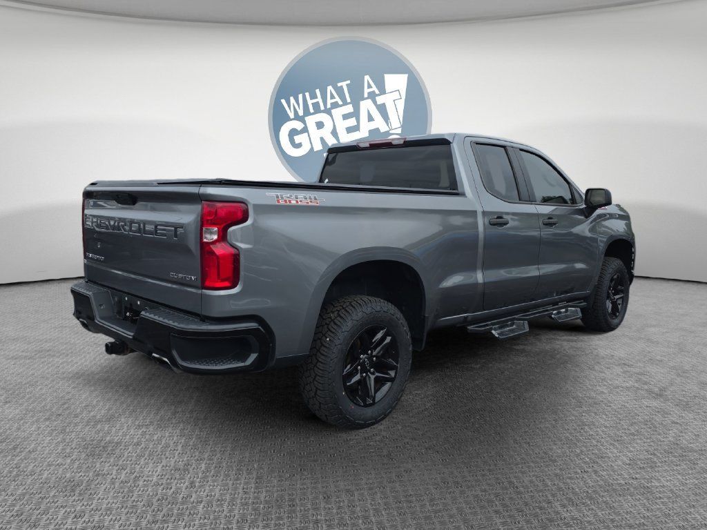 Used 2020 Chevrolet Silverado 1500 Custom Trail Boss w/ Custom Convenience Package AWD/4WD image 3