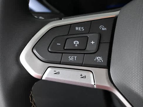Used 2023 Volkswagen Taos SE FWD image 18