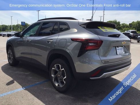 Used 2025 Chevrolet Trax LT FWD image 10
