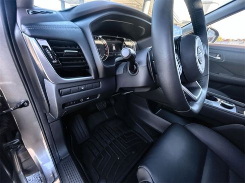 Certified 2023 Nissan Rogue SL w/ SL Premium Package image 11